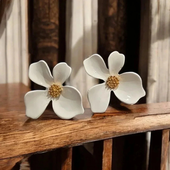 Gold Plated White Acrylic Flower Stud Earrings - Picture 2 of 3